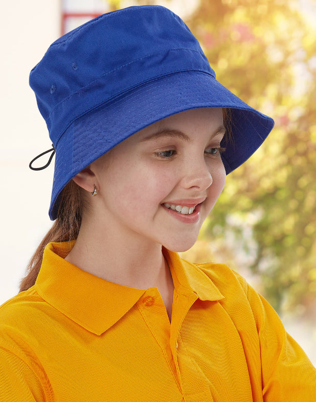 Bucket hat with toggle